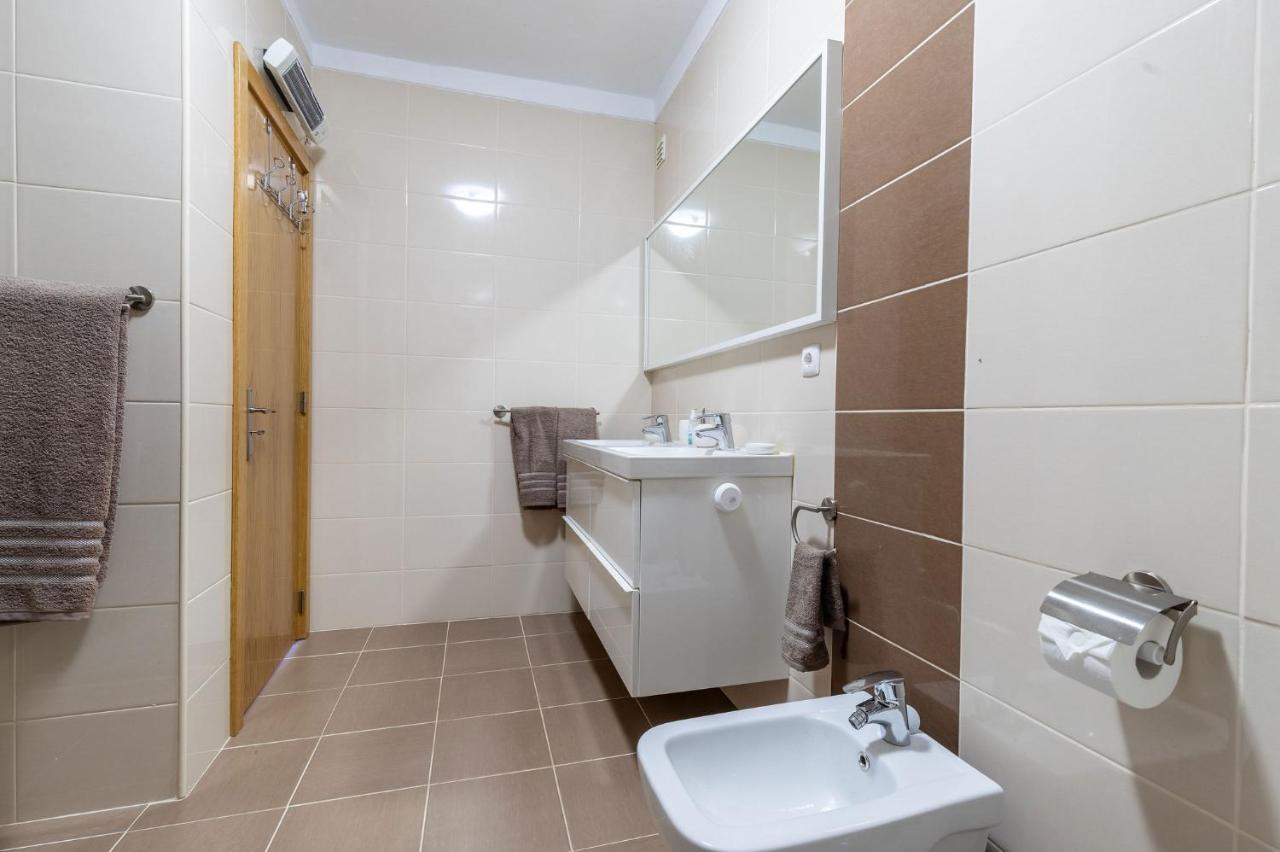 Lovely One Bedroom Apartment In Алвор Екстериор снимка