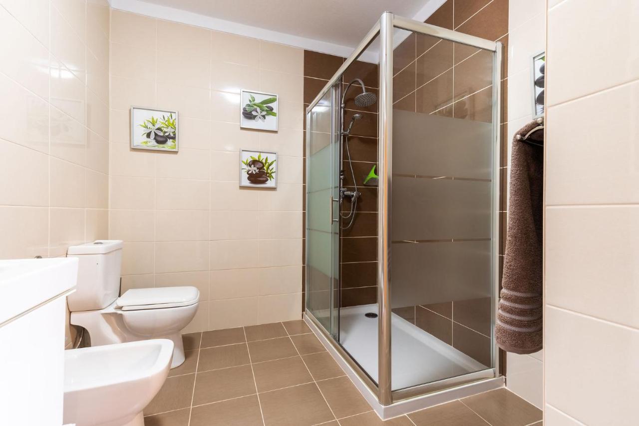 Lovely One Bedroom Apartment In Алвор Екстериор снимка