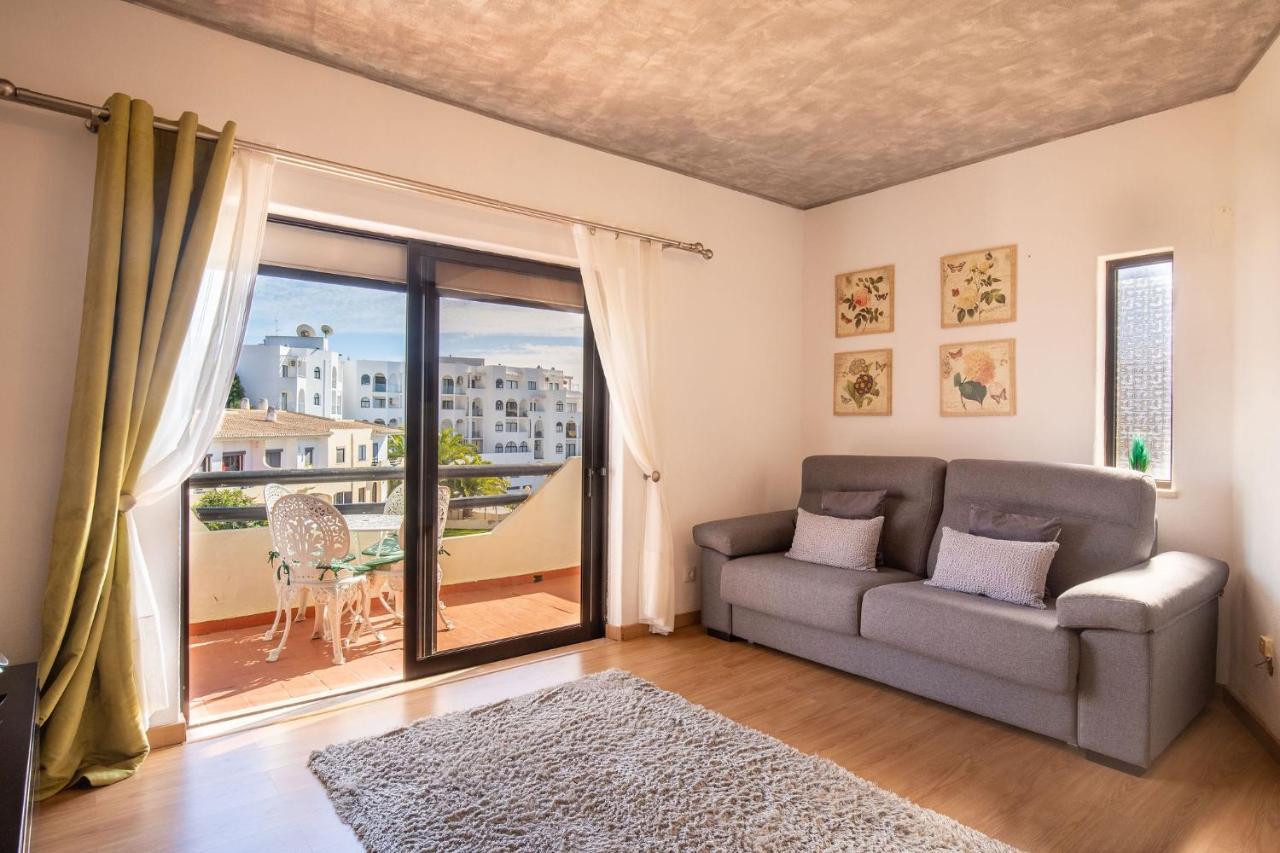 Lovely One Bedroom Apartment In Алвор Екстериор снимка